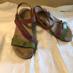 L”Artiste Leather Sandals